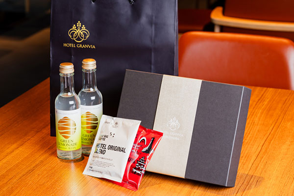 コンフィチュールや四八米などを詰め合わせた福袋の写真です