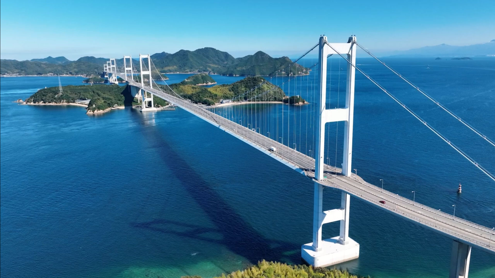 瀬戸内海に架かる来島海峡第二大橋